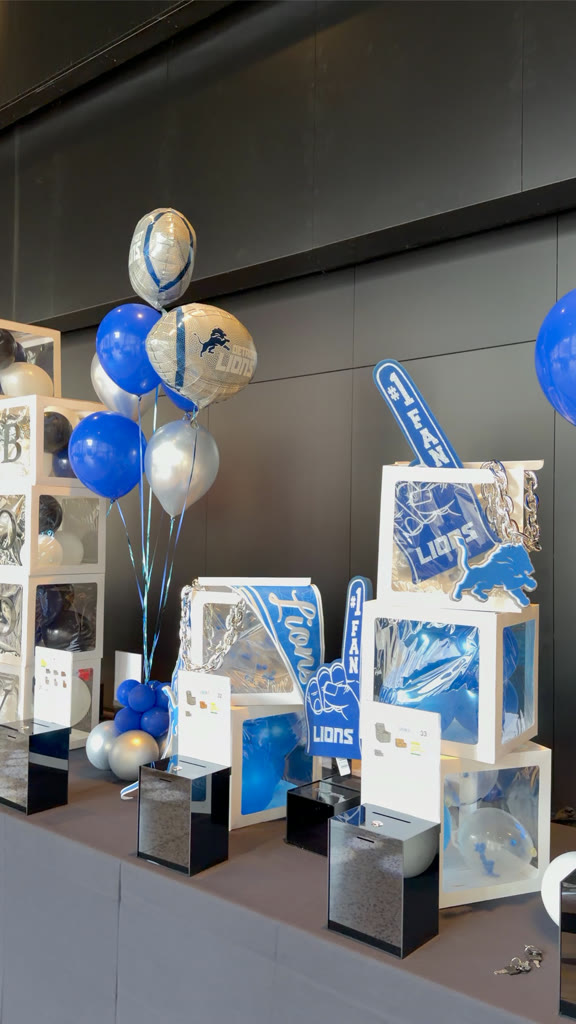 Detroit Lions acrylic centerpieces with blue and white balloon bouquets